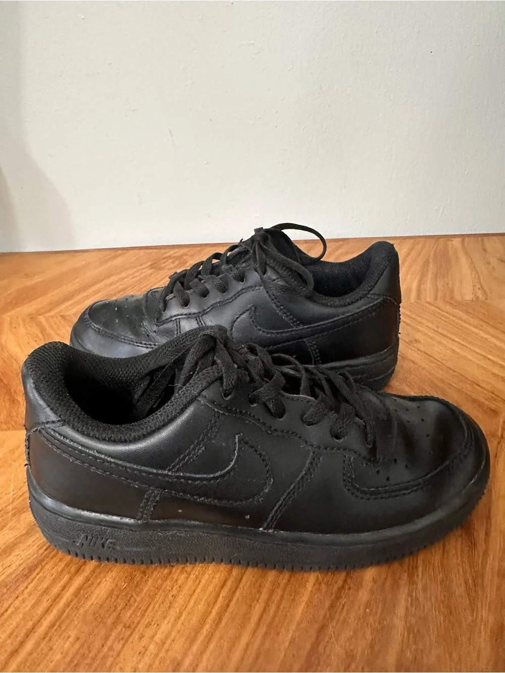 Nike Air Force 1 Black On Black Little Kids Sneakers SZ 12C Classic Swoosh EUC